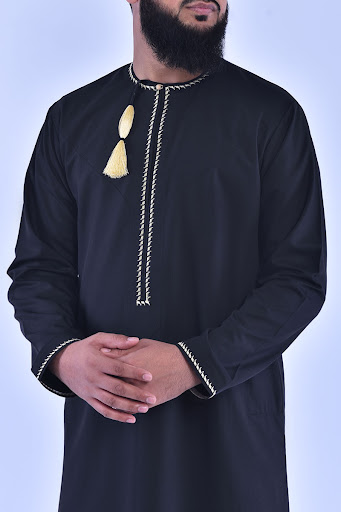 Malik black Golden Omani Thobe Kandura Jubba Qamis (1) Malik-black-Golden-Omani-Thobe-Kandura